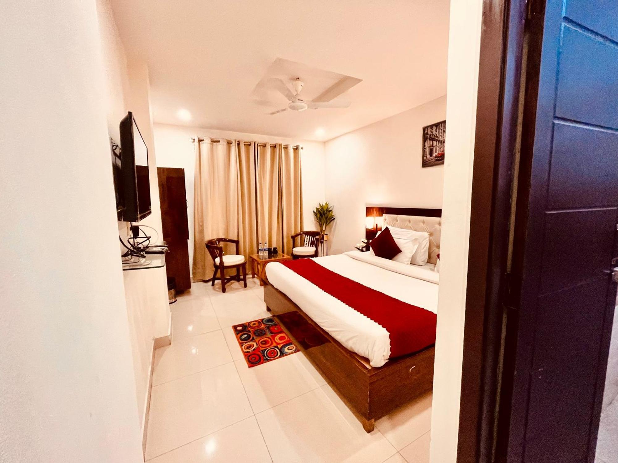 Sampat Royal Cafe Hotel Delhi  Exterior foto