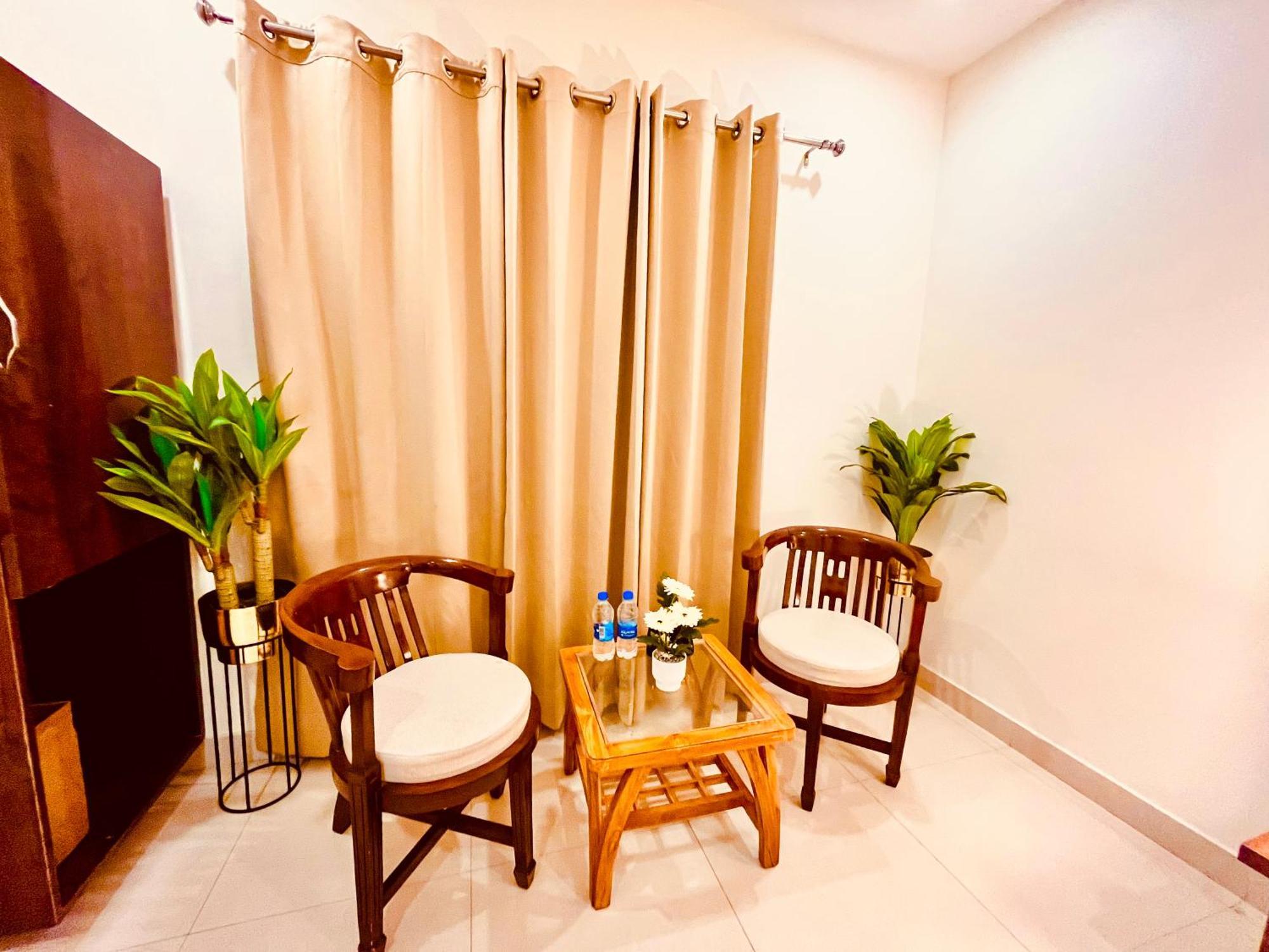 Sampat Royal Cafe Hotel Delhi  Exterior foto