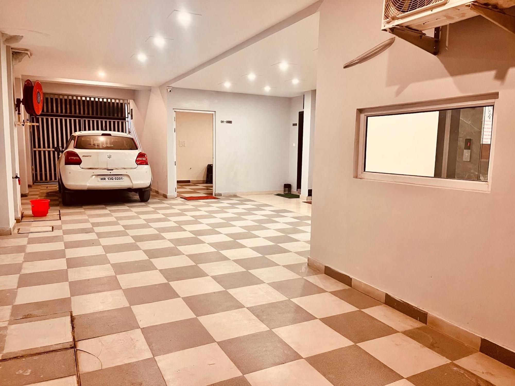 Sampat Royal Cafe Hotel Delhi  Exterior foto